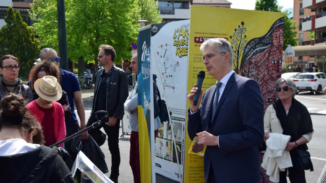 70 toiles exposées dans les rues de Thonon. Le vernissage de l'expo a eu lieu aujourd'hui, samedi 6 mai.