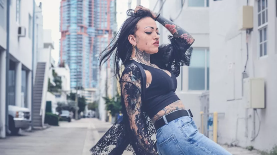 A Evian, une ex "Miss Tattoo" passe de l'autre côté des aiguilles et ouvre son propre salon de tatouage (interview)