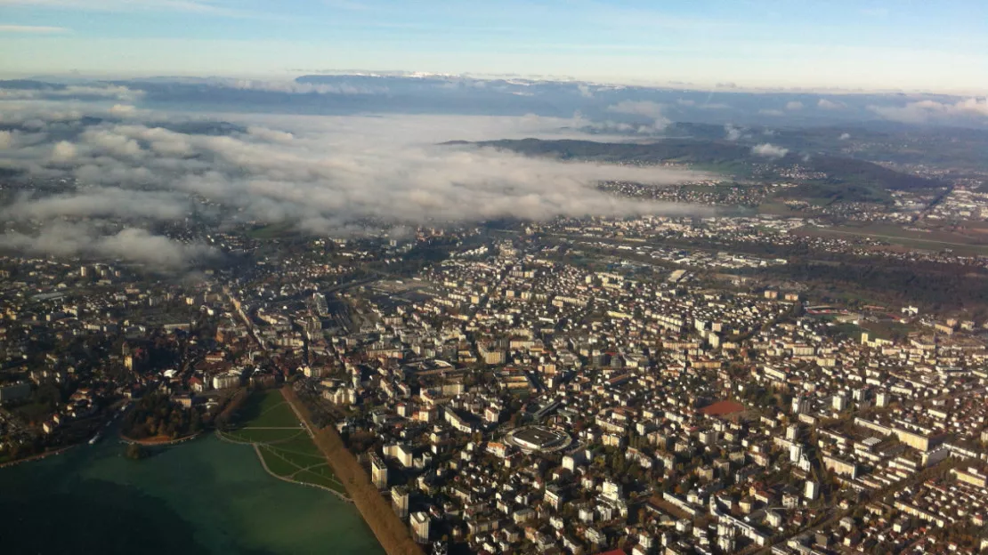 Annecy durcit le ton face aux logements de type Airbnb