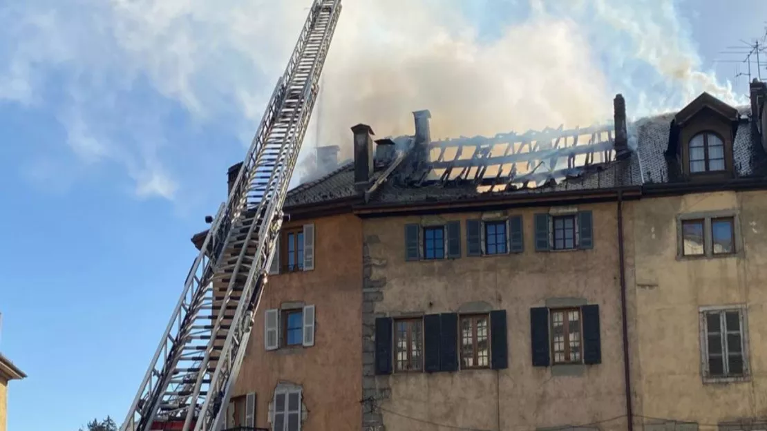 Annecy: les opérations de sécurisation se poursuivaient après l'incendie