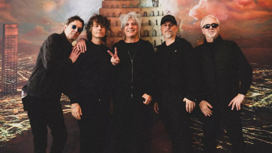 En plein show, Indochine tacle Poutine et Trump : "Qu’ils aillent se faire fo*tre"