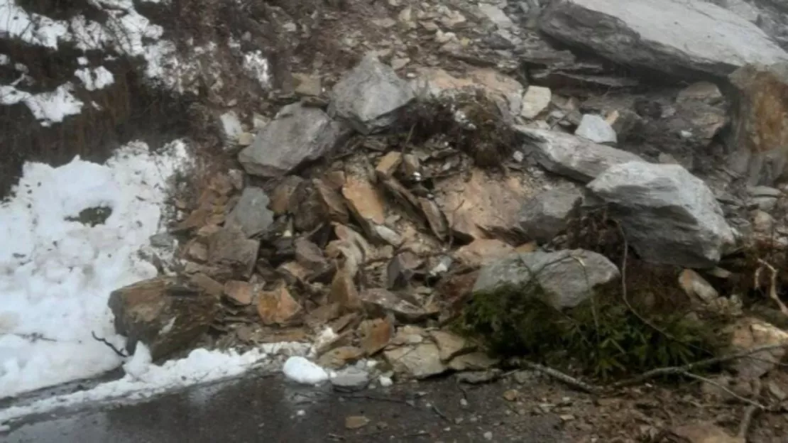 La route entre Champagny et Pralognan la Vanoise fermée