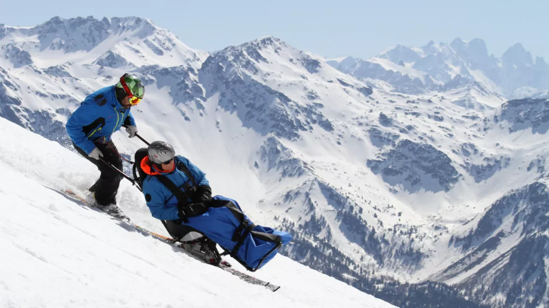 La Savoie offre un fauteuil handiski aux Arcs