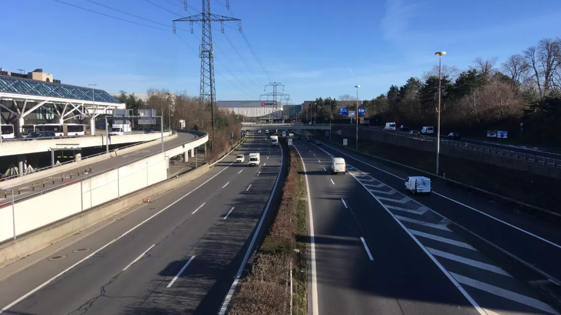 Suisse: des manifs contre l'élargissement des autoroutes